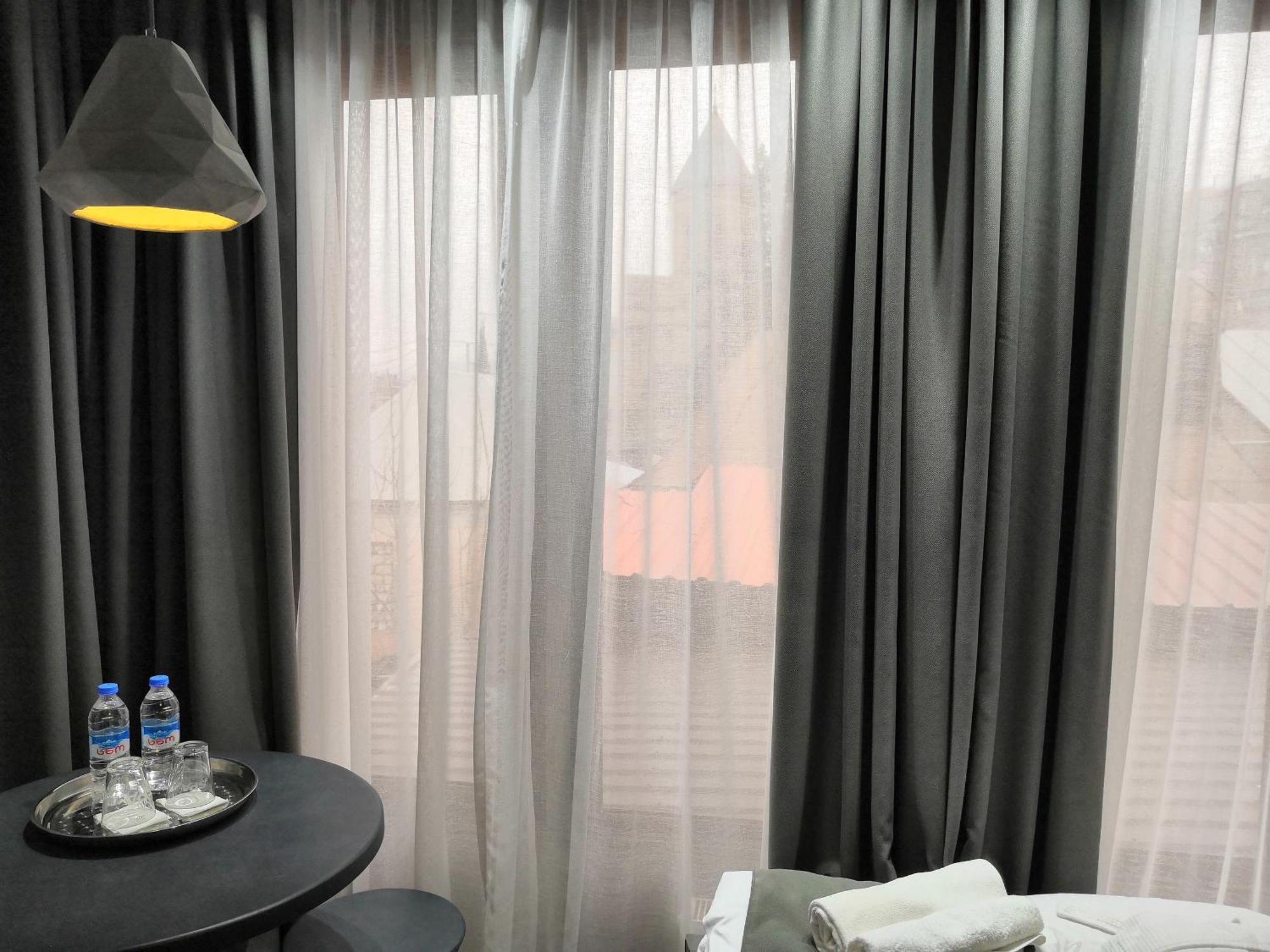 Piano Borracho Boutique Hotel Old Tbilisi Rum bild